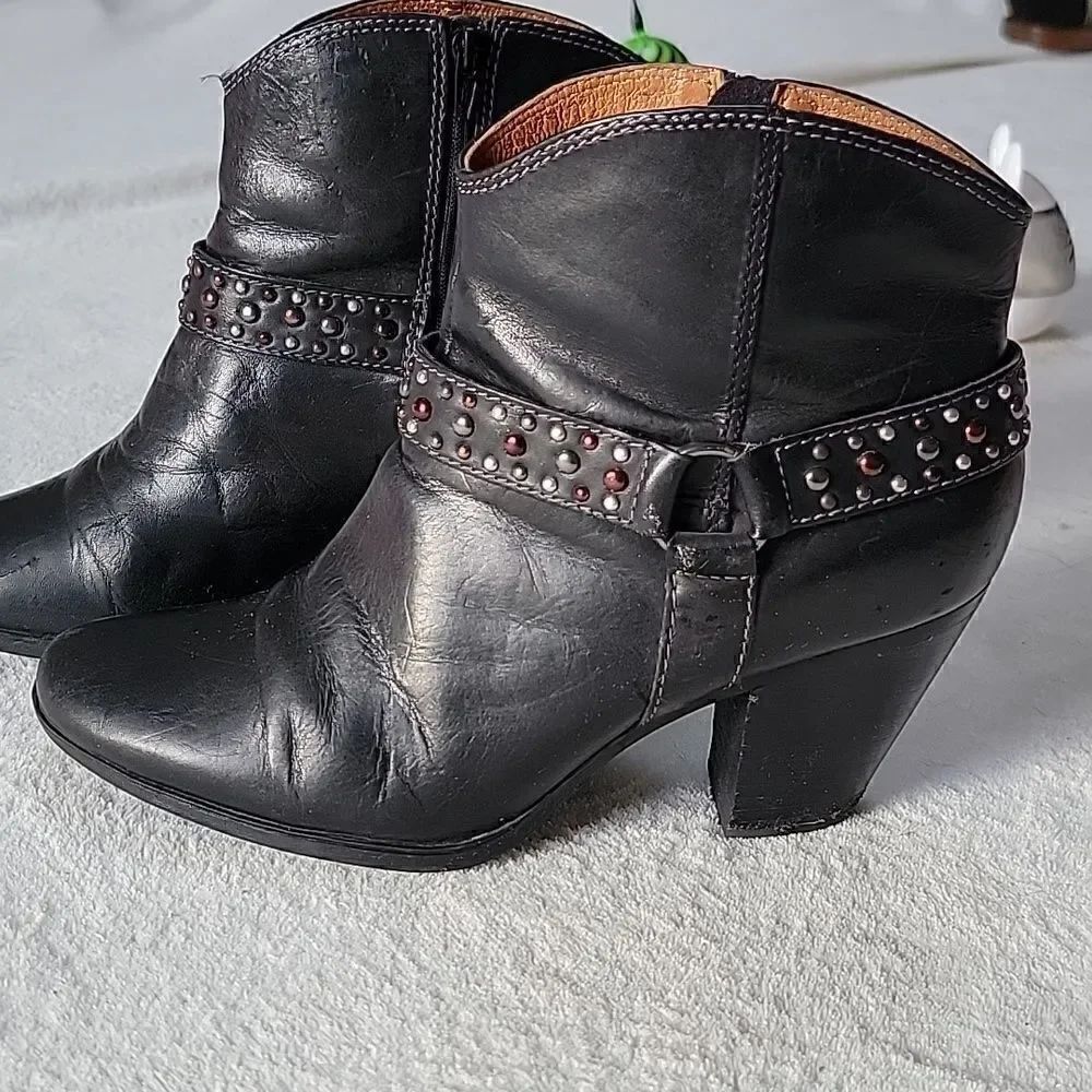 Sofft black harness boots size 9